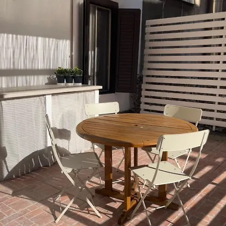 Casa In Centro Con Terrazzo 아파트 *