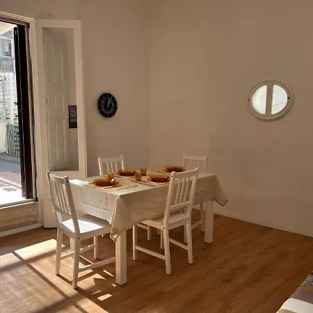 Casa In Centro Con Terrazzo 아파트 *