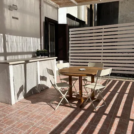 Casa In Centro Con Terrazzo 아파트